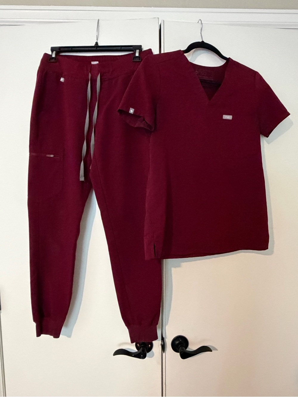 Figs burgundy Scrub set